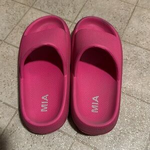 Mia Chunky Bright Pink Flip Flops